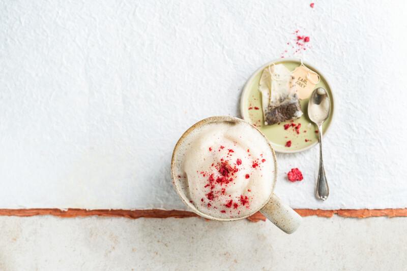 Té con latte de frambuesa