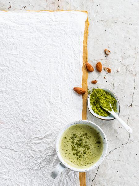 Orieškový matcha čaj