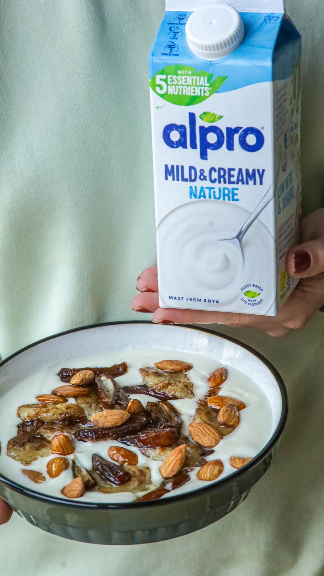 Gekaramelliseerde banaan & dadelbowl met olijfolie