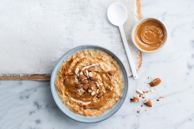 Karotten und Rosinen Porridge