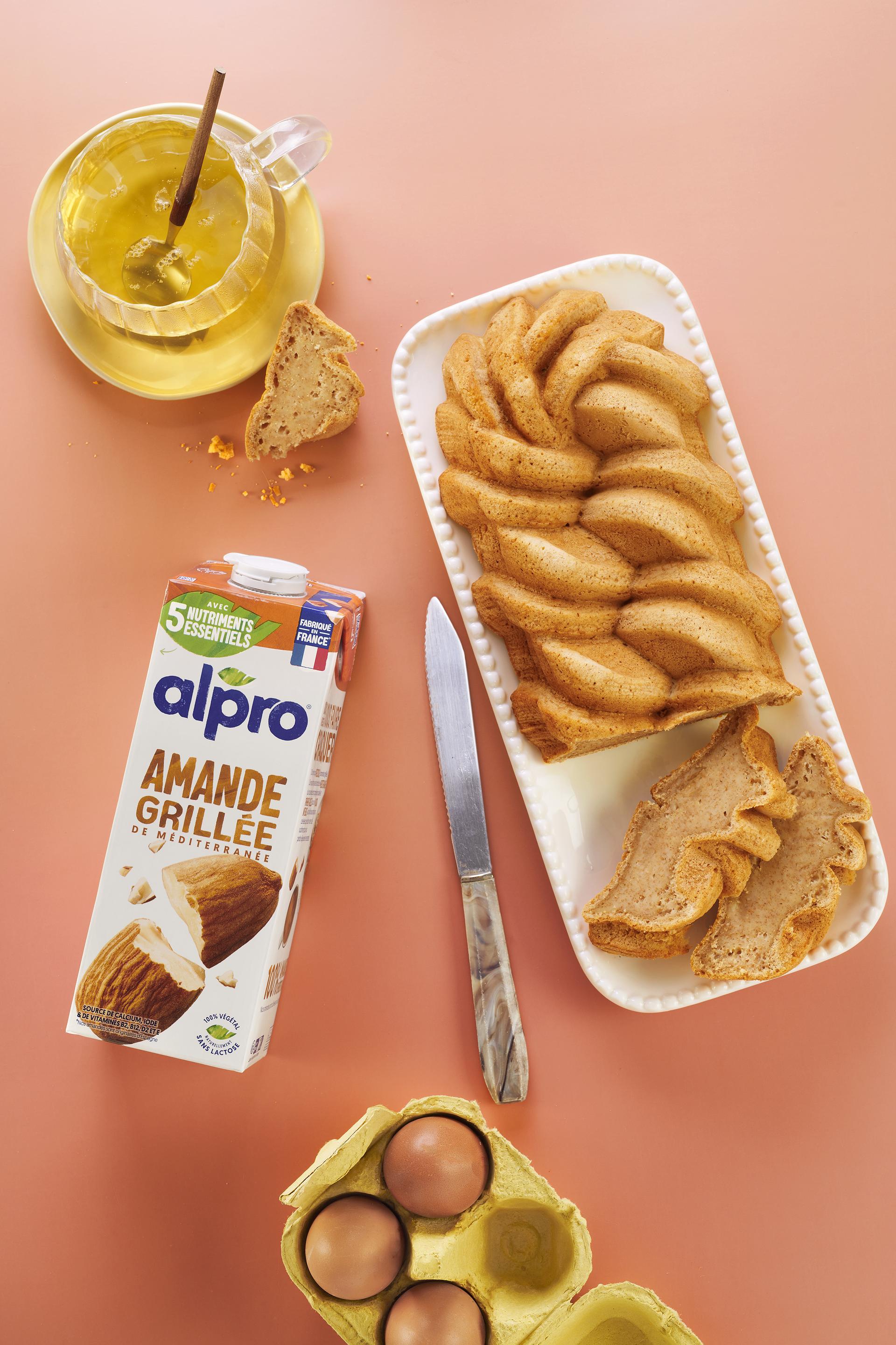 Gâteau pour petit déjeuner simple au lait d’amande