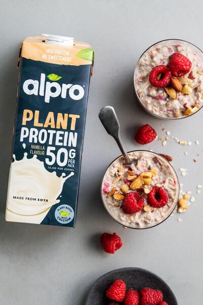 Overnight oats με σμέουρα & καβουρδισμένους ξηρούς καρπούς