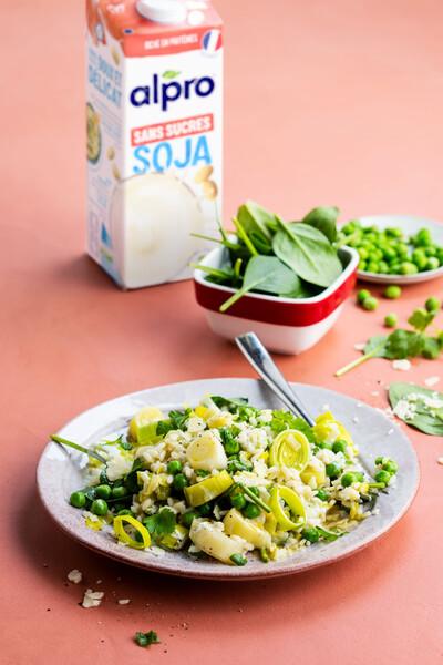 Risotto onctueux aux poireaux, petits pois et épinards