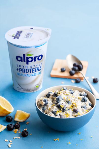 Overnight oat* au citron et aux myrtilles (*Porridge à l'avoine sans cuisson)
