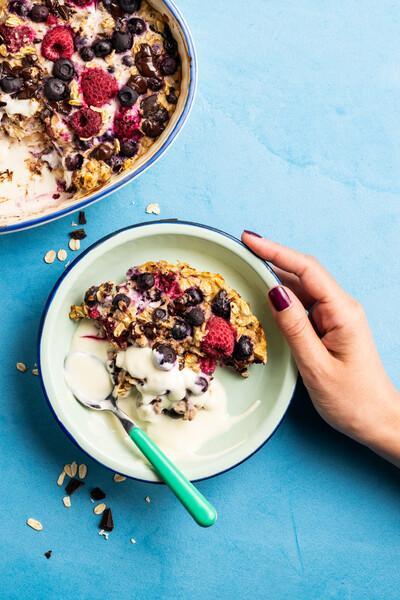 Porridge au four, à l’avoine et aux fruits rouges