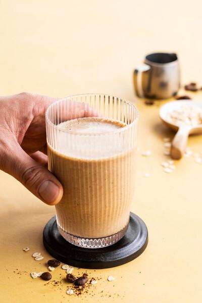 Shake de petit-déjeuner au café et à l'avoine