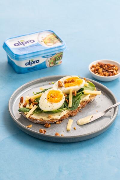Broodje met medium gekookt eitje