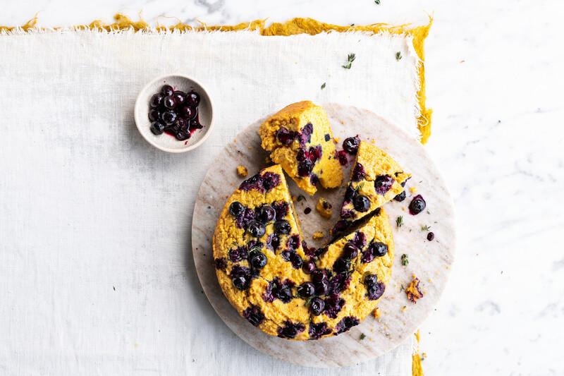 Gâteau de polenta aux myrtilles